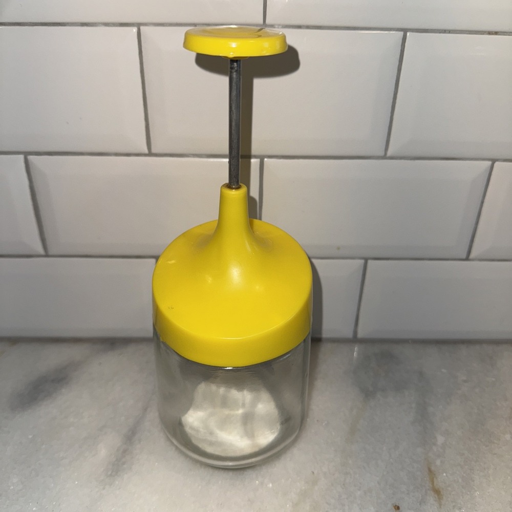 Vintage Manual Plunger Chopper By Gemco USA ~ Glass‎ Bottom Yellow Plastic Lid